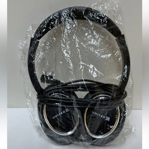 United Airlines Headphones United Airlines Duelprong Headphones